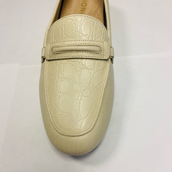 Vionic Newport Cream Croc flats size 6 NWT in original box with tissue paper - Picture 3 of 8